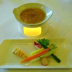 ラ・ロシェル - 季節の美味なる野菜をバーニャカウダのスタイルで