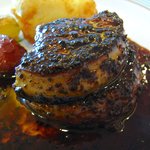 ラ・ロシェル 渋谷 - 仔牛フィレ肉のグリエとフォアグラのソテー　ロッシーニ風