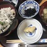 甘味よしや - しらす丼