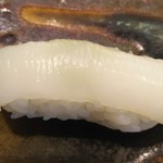 玄海鮨 - イカです  わかりにくいけど、細かく包丁が入ってます