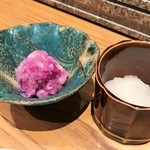 天麩羅 巽 - 赤紫色の紅しぐれ大根