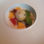 BRON RONNERY - 数種フルーツのマセドワン　ココナッツのスープとパッションフルーツのソルベ
