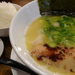京都拉麺 麺屋 愛都 - ラーメン、ナムル、ごはん◎