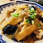 天山閣 - 豚肉と野菜の黒胡椒炒め