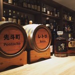 Osakenobijutsukampontochouten - お酒の美術館名物 オリジナルブレンドウイスキー
                      それぞれの土地をイメージし、
                      ソムリエ監修のもと誕生 500円