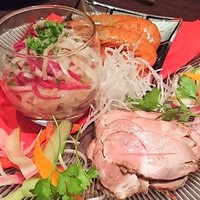 天空飲茶酒家 - 【前菜】酔っ払い紹興酒海老、紅芯大根とクラゲの和え物、叉焼～梅の香り～