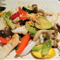 天空飲茶酒家 - 【炒め物】モンゴウイカと夏野菜のスパイシー炒め