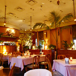 アントニオ - 落ち着いた店内