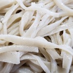 手造そば 福田家 - そばアップ　細かったり太かったりかなり不揃い