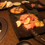 彩香園 - セット３人前、タン、ざぶとん、ホルモン３種盛り