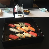 一舞庵 - 2018年8月。スタート時の卓上のお寿司。