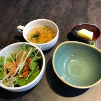 東京焼肉 平城苑 銀座5丁目店 - サラダとスープ