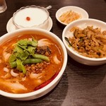 刀削麺・火鍋・西安料理 XI’AN - ハーフ刀削麺セット（800円）