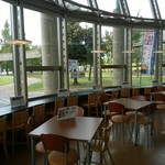 越麺屋 - 店内（入口側から）