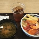 築地食堂　源ちゃん - 源ちゃん丼 1,200円、ウーロン茶 150円♪