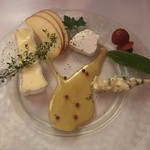 CANARD - チーズの盛り合わせ。