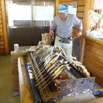 杉ケ瀬ヤナ - ２０１４年は８月の台風でヤナが壊れ、１０月わずかに営業できた最悪の年でした