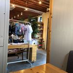 リバーティングカフェ ダブリュ - 個室から店内