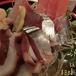 Tontombiushi - とんとん本日の刺し盛り(1580円)+白梅貝(造り/680円)も☆彡 刺し盛りはカジキ、タイの代わりにシメサバ、ヒラマサ、タコ！シメサバは浅〆の殆ど鯖の刺身みたいで美味しい。白梅貝も食感良くて旨〜♪