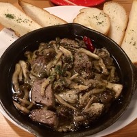 ブルーキッチン 堺筋本町店 - 牛肉とキノコのアヒージョ