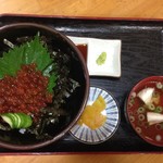 いくら丼　1404円