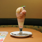 デニーズ　 - 料理写真:フレッシュ桃のザ・サンデー☆