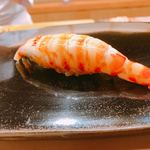 日本橋蛎殻町 すぎた - 車海老。頭の肉まで付いていること、レアに仕上げられた絶妙な仕上がり