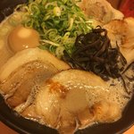 博多 くまちゃんらぁめん - デラックスらぁめん