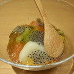 神保町 傳 - フルーツポンチ　キゥイ　バジル　白桃　お餅など