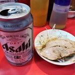 千里眼 - 缶ビール 250円 ブタ 100円