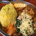 ダルシムカリー - 本日のカスタムはチキンカリーにイタリアンと生タマネギとゆでタマゴ