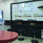 さっぽろ麺屋 文太郎 - こじんまりとした店内。