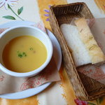 パッパパスタ - ランチのパンとスープ