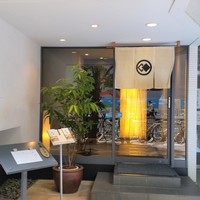 鮨隆 - お店、入口付近。