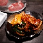 炭火焼肉屋台 たじま屋 - これキムチ。旨いんだこれが
