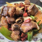 兆奎餃子 - 香辣小背骨スペアリブ　ランチ定食(付属のスープ、サラダ、米、杏仁豆腐はうまくない)