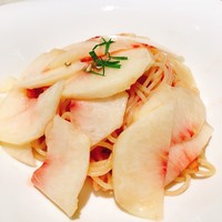 ダルマット 六本木ヒルズ店 - 桃の冷製パスタ冷たいトマトと桃とミント？の相性抜群でした。