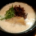 Hakatatonkotsunitamamuryoukaedama - ラーメン　650円