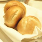 ロウリーズ・ザ・プライムリブ 東京 - パン