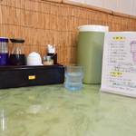 慶華楼 - 清潔感のある卓上です