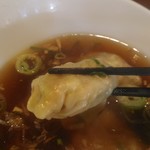 香港雲呑専門店 賢記 - 雲呑は大き目