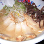 桜吹雪が風に舞う - 豚トロチャーシュー麺