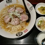 四川料理 福楽 - ネギチャーシュー刀削麺 八角薫るチャーシューとスープ。ザーサイ、箸休めの野菜(豆鼓添え？)、杏仁豆腐