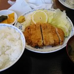 東園 - ロースカツ定食 800円