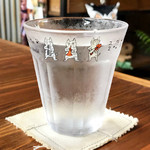 ラフ&タフ コーヒースタンド - お冷や