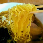 越王らーめん - 麺リフト