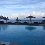 SANKARA HOTEL&SPA 屋久島 - プールの先には海が広がります。