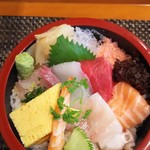 玄海鮨 - 海鮮ちらしランチ（中）１０００円