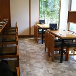 Genkai Zushi - 店内