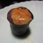 本濱 - 鰹とウニの海苔巻き